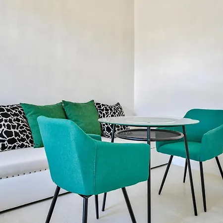 Collins Emerald Center بولا