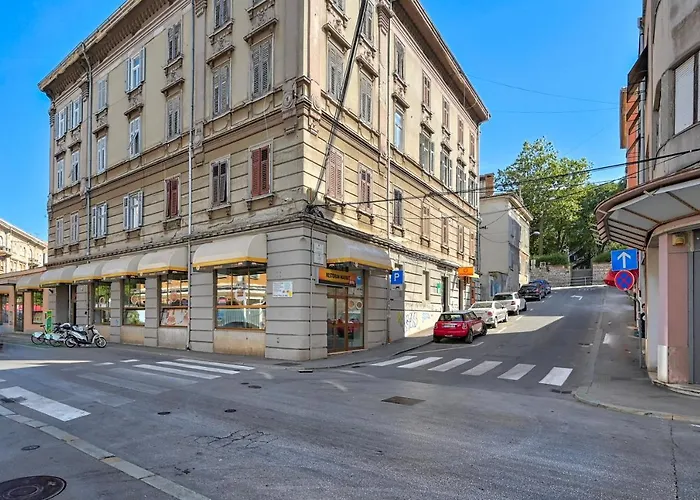 Collins Emerald Center *