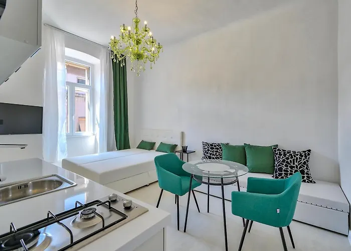 Collins Emerald Center Apartment