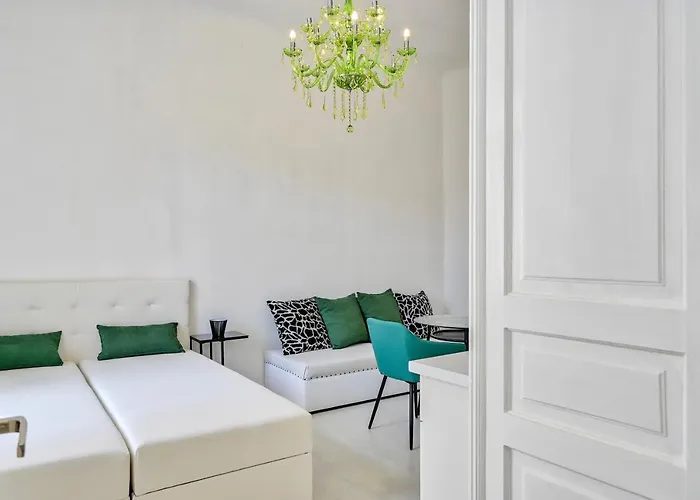 Apartment Collins Emerald Center *