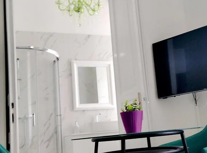 Apartment Collins Emerald Center *