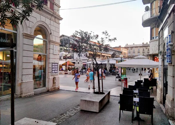 Collins Emerald Center