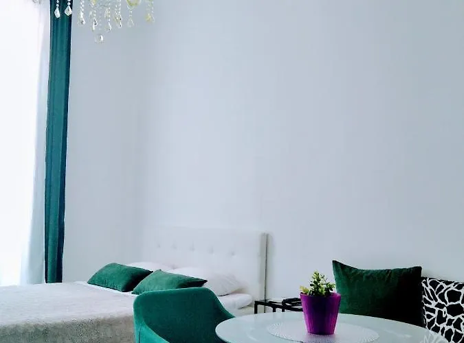 Collins Emerald Center Apartment Pula