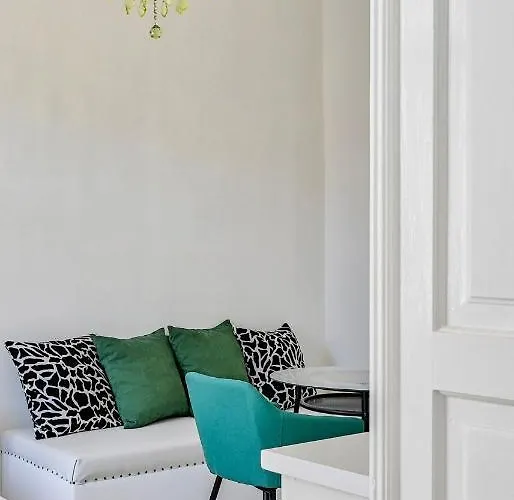 Apartment Collins Emerald Center *