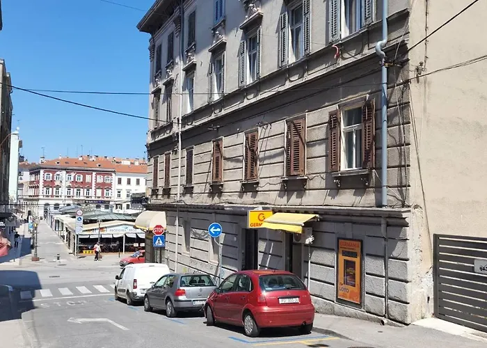 Collins Emerald Center