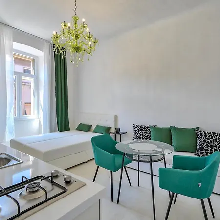 Collins Emerald Center Apartment