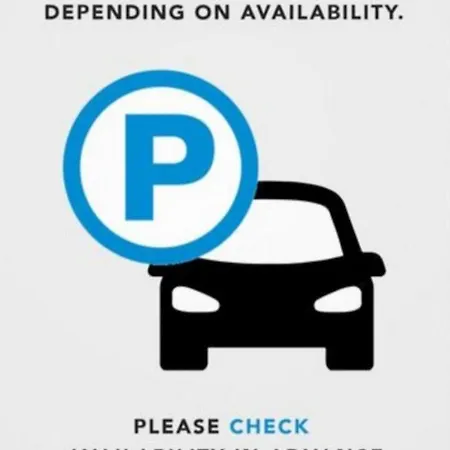 Collins Emerald Center Appartamento *