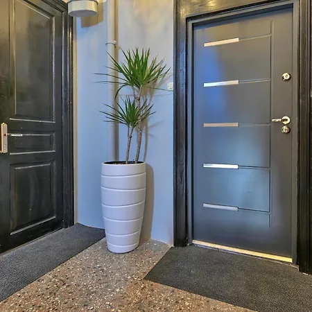 Collins Emerald Center Apartman *