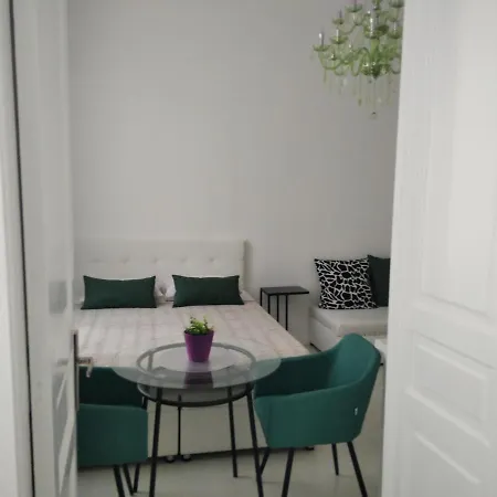 Collins Emerald Center Apartman *