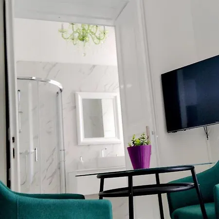 Apartman Collins Emerald Center *