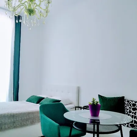 Collins Emerald Center Apartman Pula